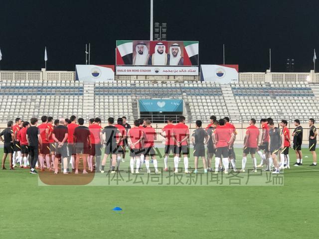 国足换场恢复训练 朱辰杰因伤暂在酒店休整